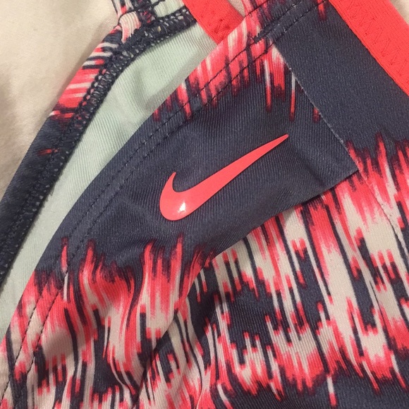 nike swimsuit top(xs) - Picture 2 of 3